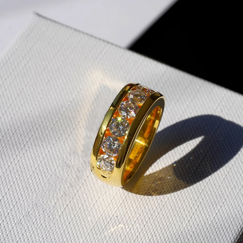 Modern Men’s Wedding Ring in Gold