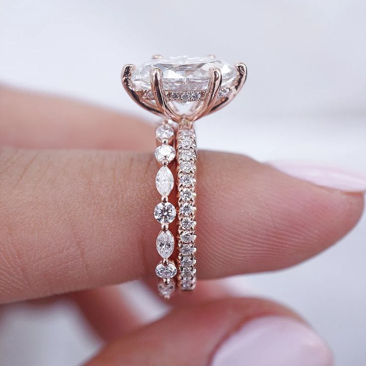 Alternating Moissanite Stone Ring