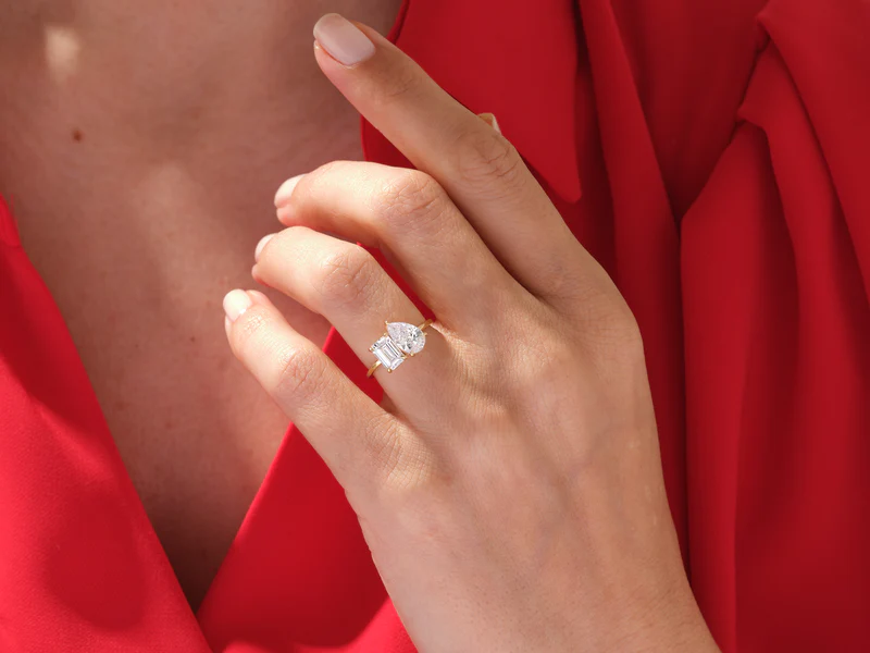 Emerald & Pear Moissanite Toi et Moi Ring | Silver, K Gold, & Platinum