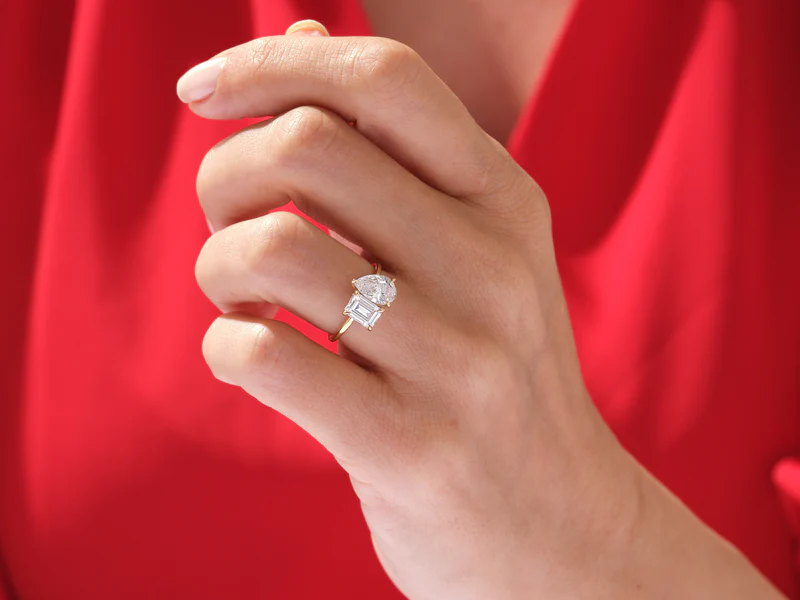 Emerald & Pear Moissanite Toi et Moi Ring | Silver, K Gold, & Platinum