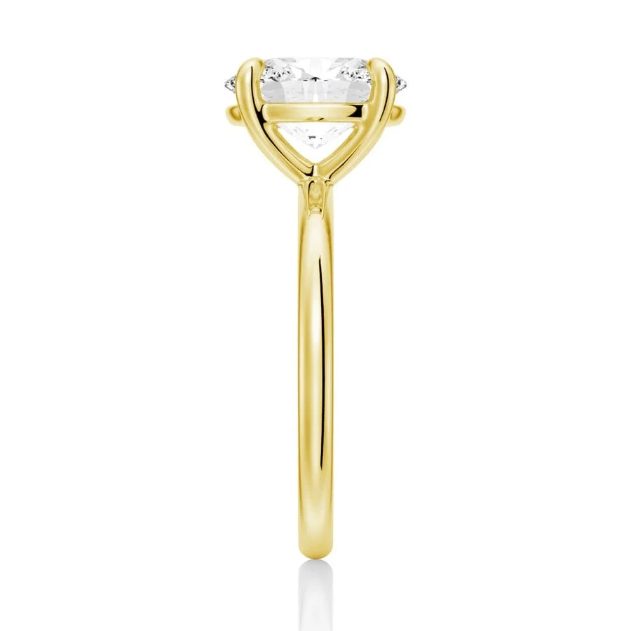 4 Prongs Oval Solitaire Lab Grown Diamond Engagement Ring