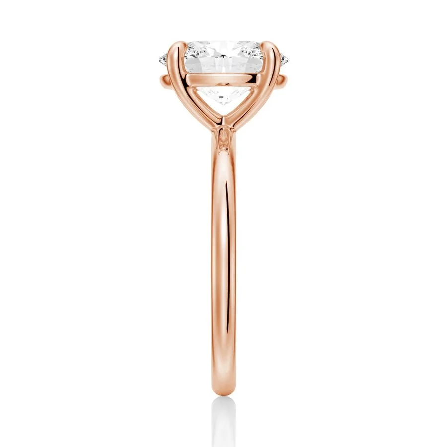 4 Prongs Oval Solitaire Lab Grown Diamond Engagement Ring