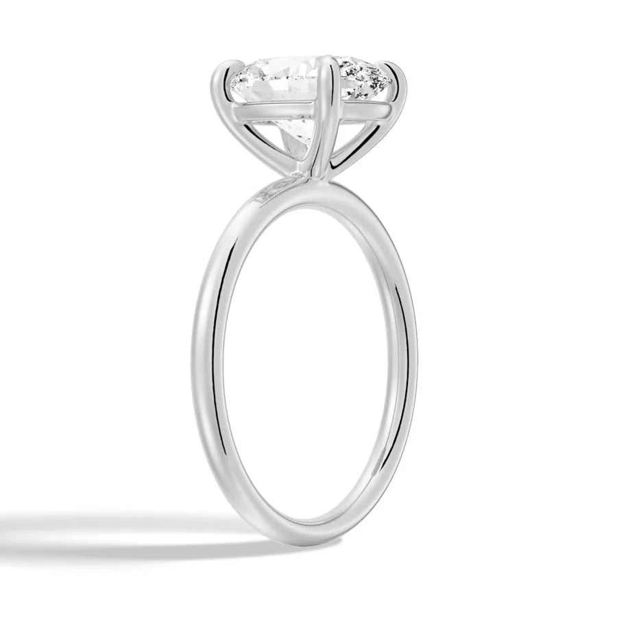 Oval Solitaire Engagement Ring in 14K Gold