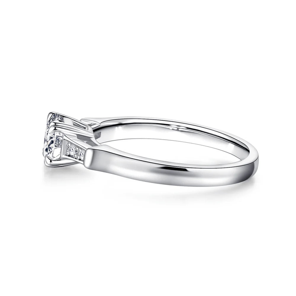 Round Brilliant Cut Engagement Ring