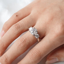 Load image into Gallery viewer, 2CT Moissanite Engagement Band Close-Up