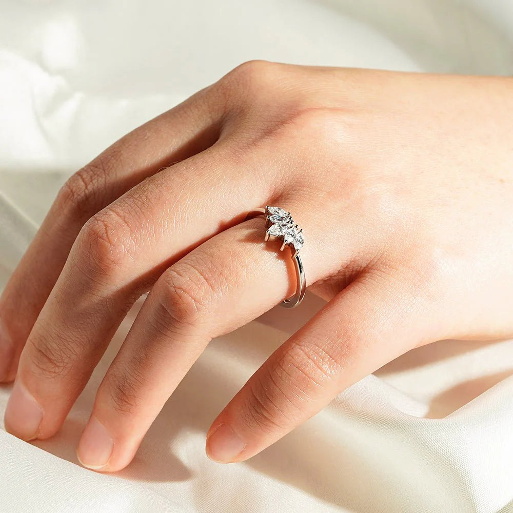 Elegant Crown Design Moissanite Ring