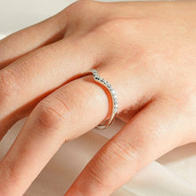 Load image into Gallery viewer, 925 Silver Curved Moissanite Band – Top View