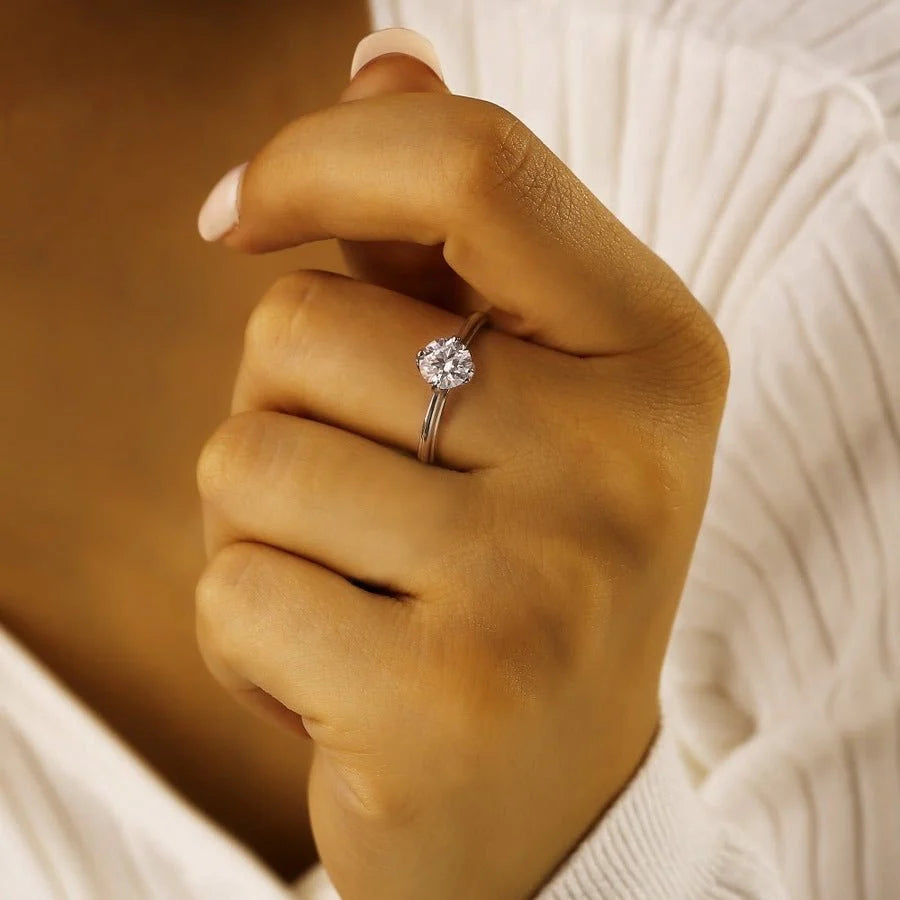 Four-Claw Round Moissanite Engagement Ring