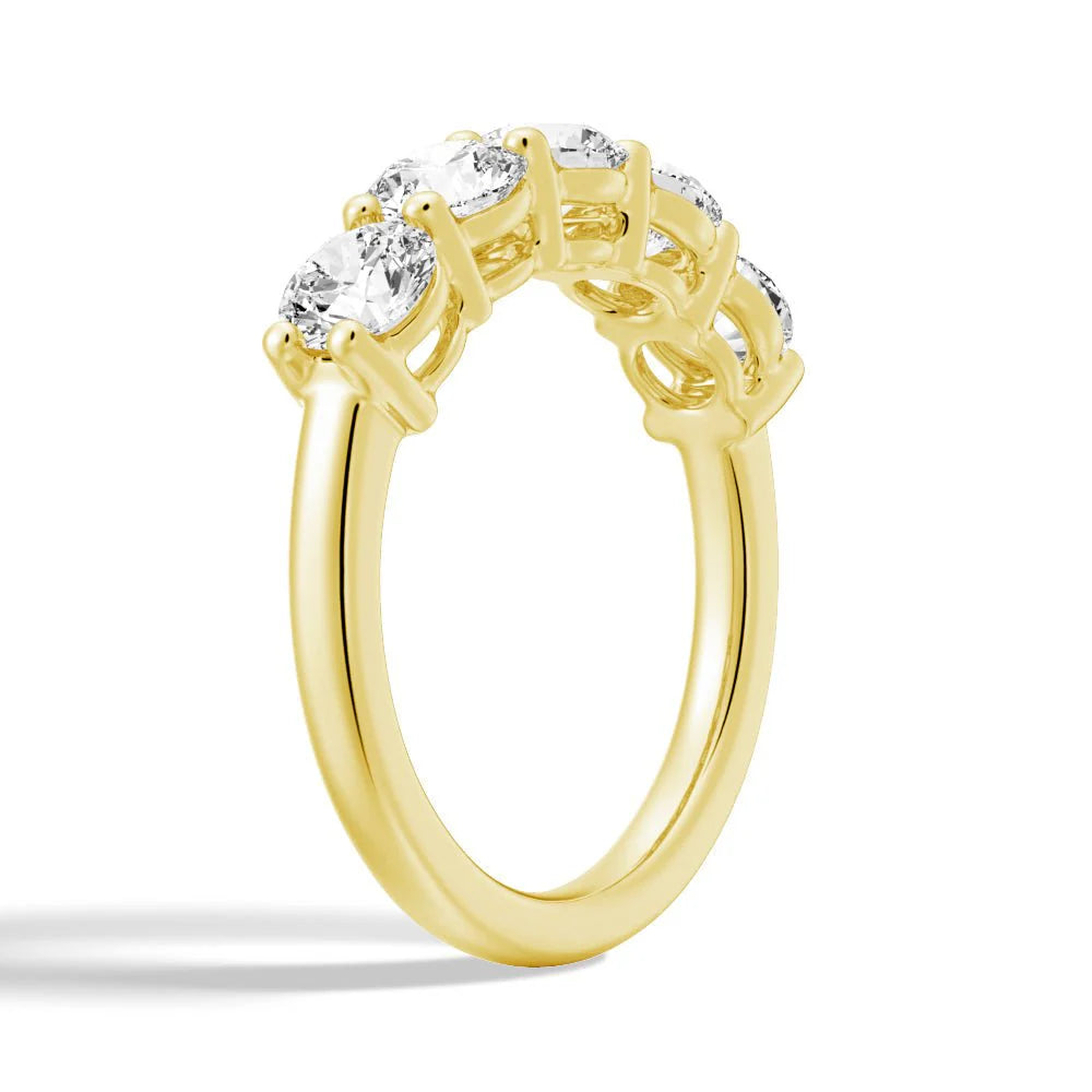Minimalist Shared Prong Moissanite Wedding Band – Elegant & Timeless Design