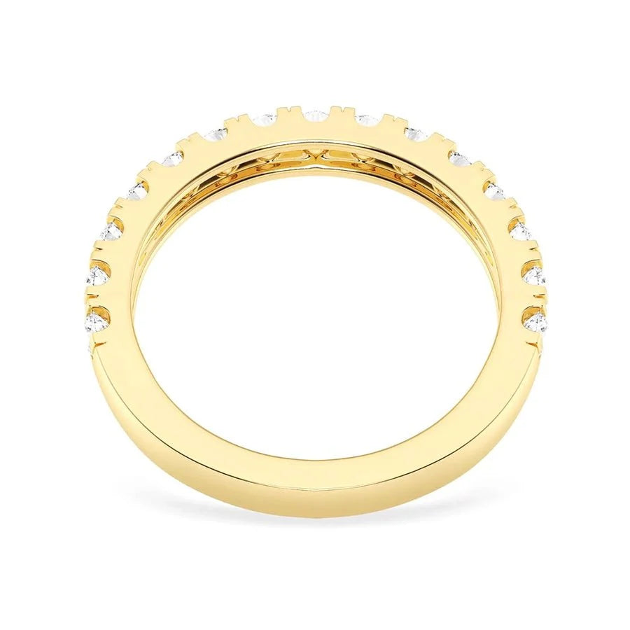 Radiant Brilliance – Round Moissanite Wedding Band in Gold or Platinum